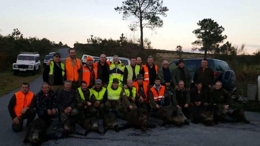 Los cazadores de Piñeiro abaten nueve jabalíes en Xestoso