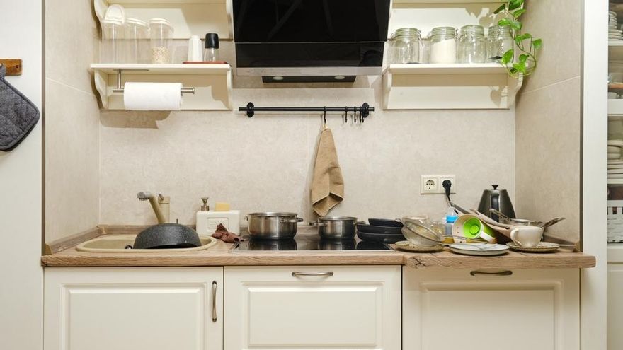 Ni fregadero ni microondas: el punto crítico de suciedad en tu cocina y el truco para limpiarlo