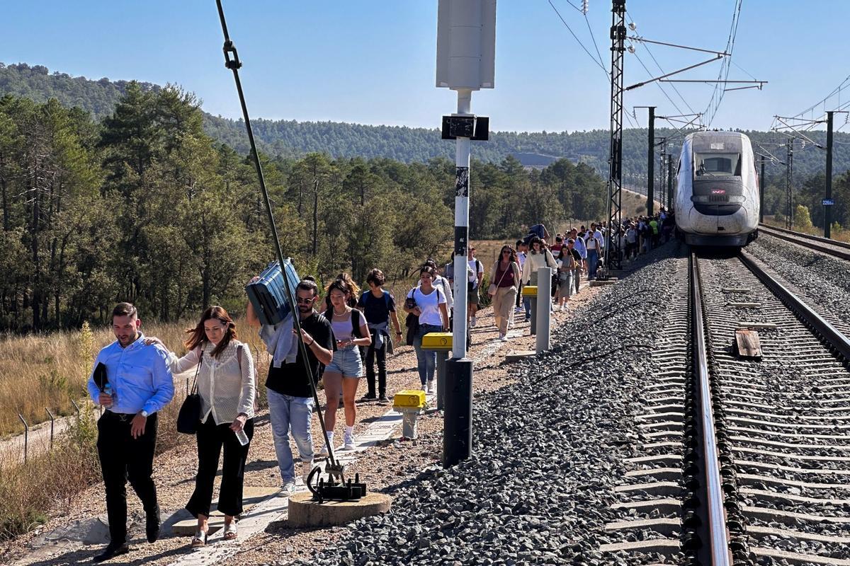 Una avería en la línea del AVE a Levante detiene varios trenes en Cuenca