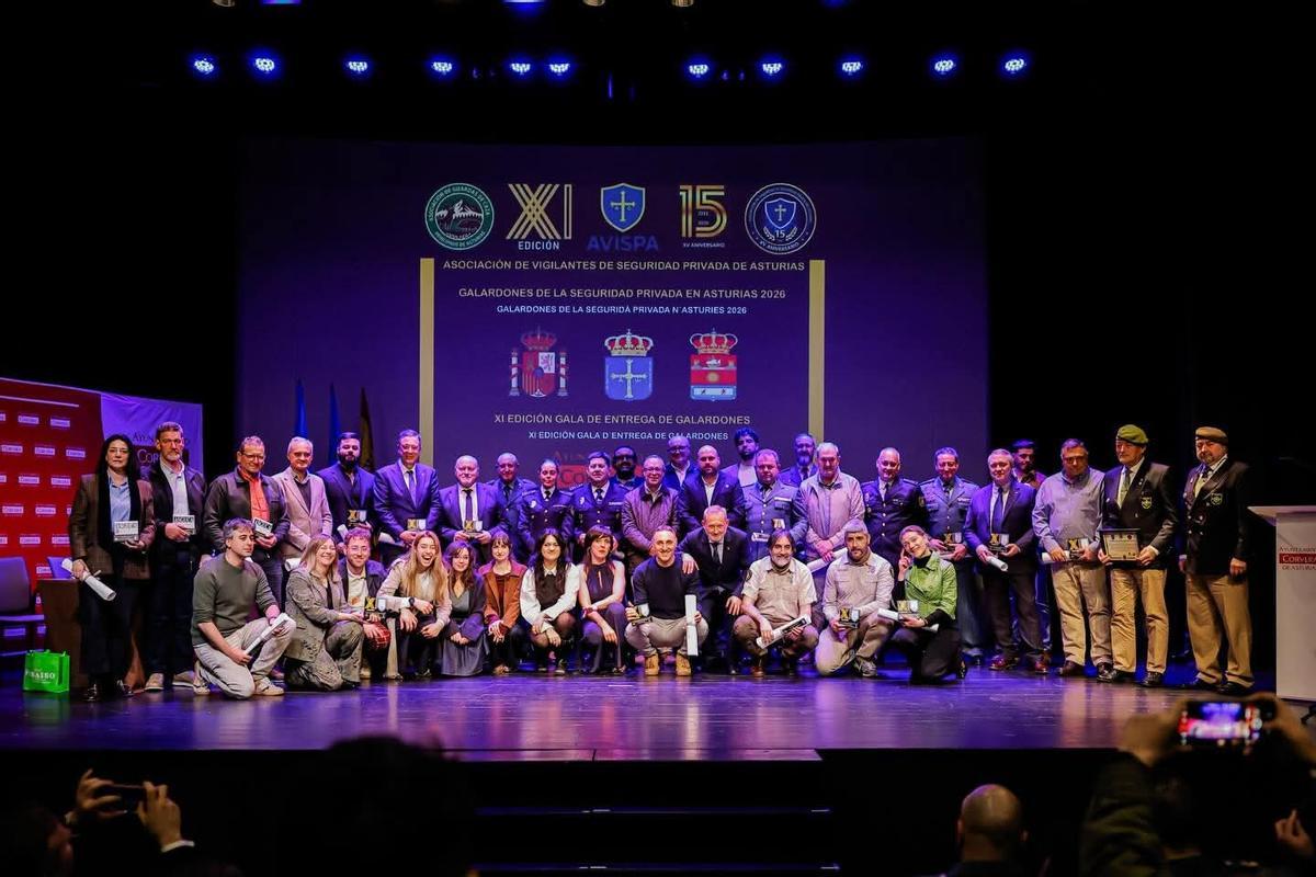 "Foto de familia" de los premios de la asociación Avispa.