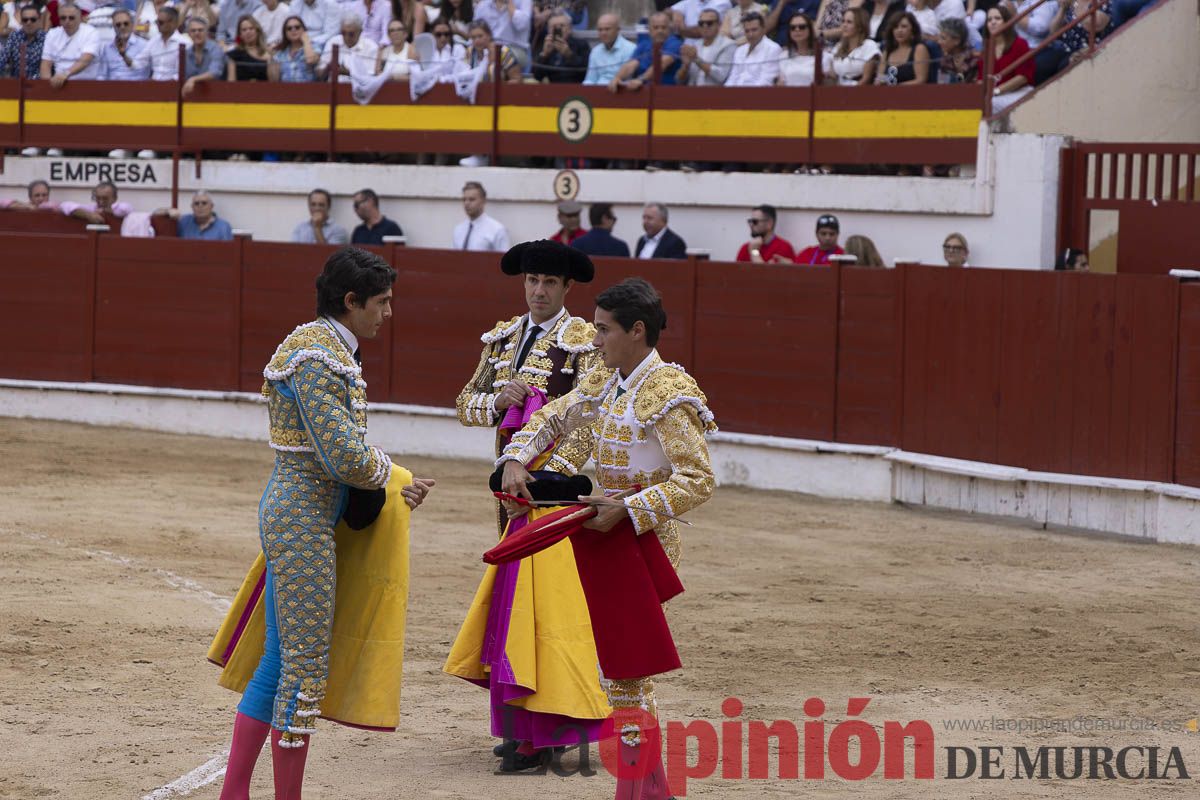 Tarde histórica en Abarán con la alternativa de José María Trigueros y el indulto de Tomás Rufo, junto a Castella salieron a hombros