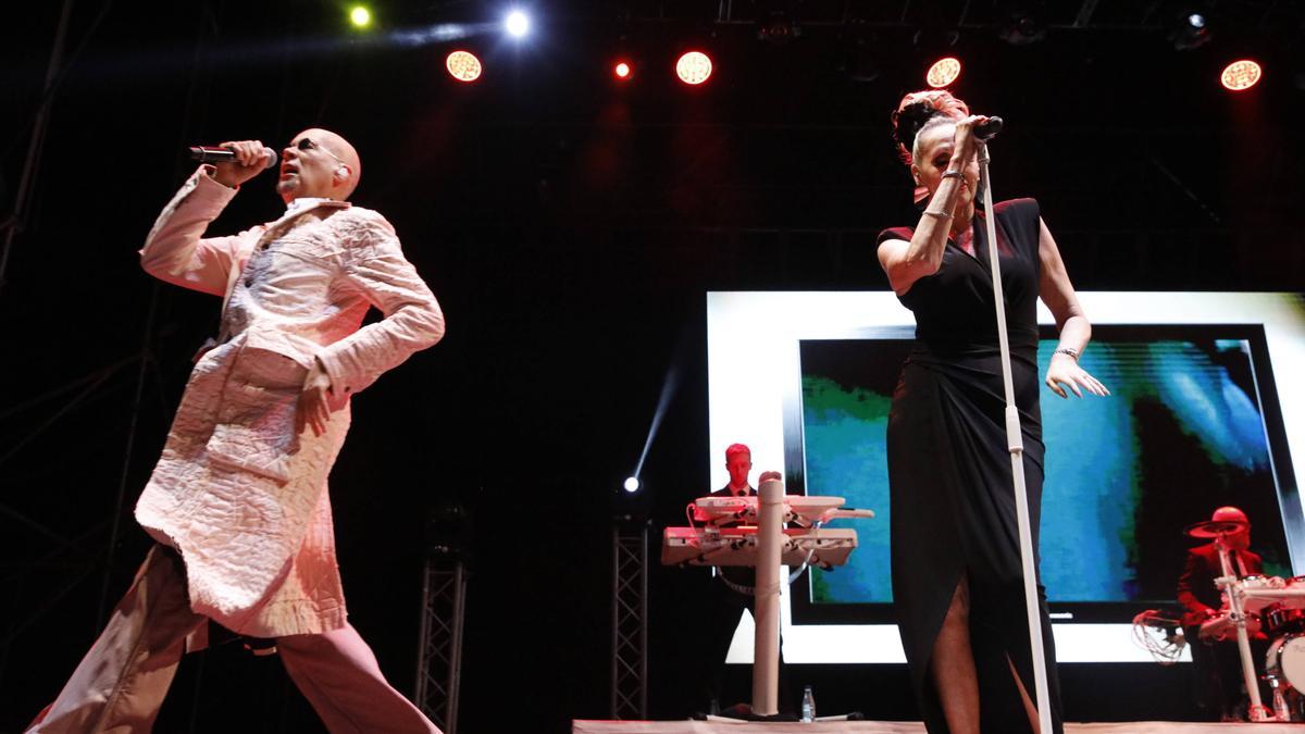 El concierto de "The Human League" en la playa de Poniente de Gijón, en imágenes