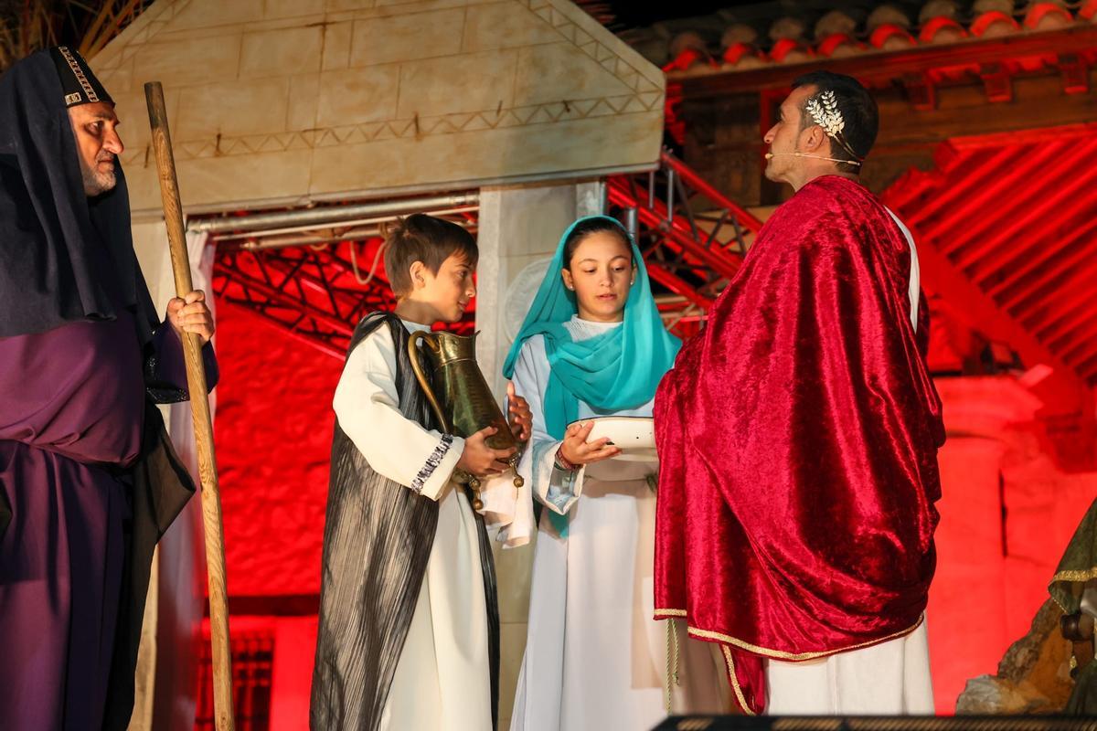 Así fue el Vía Crucis viviente del Paso Morado de Lorca