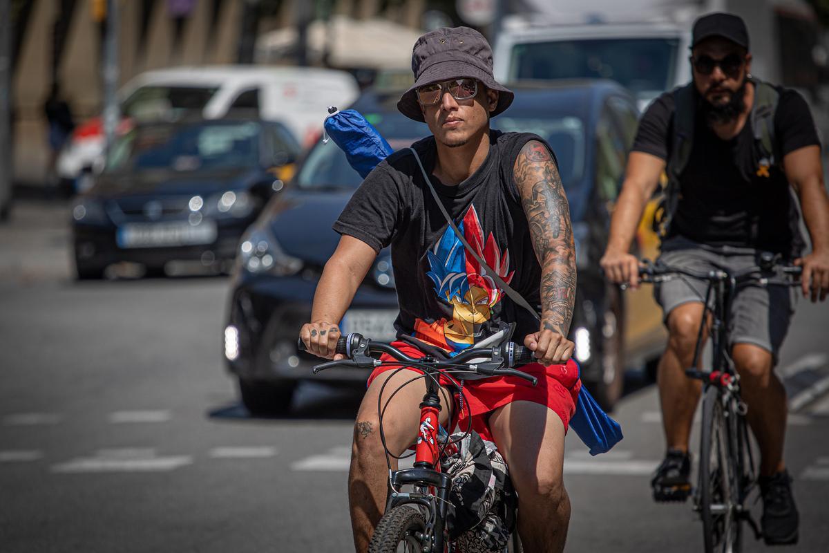 En bici urbana con calor extremo en Barcelona