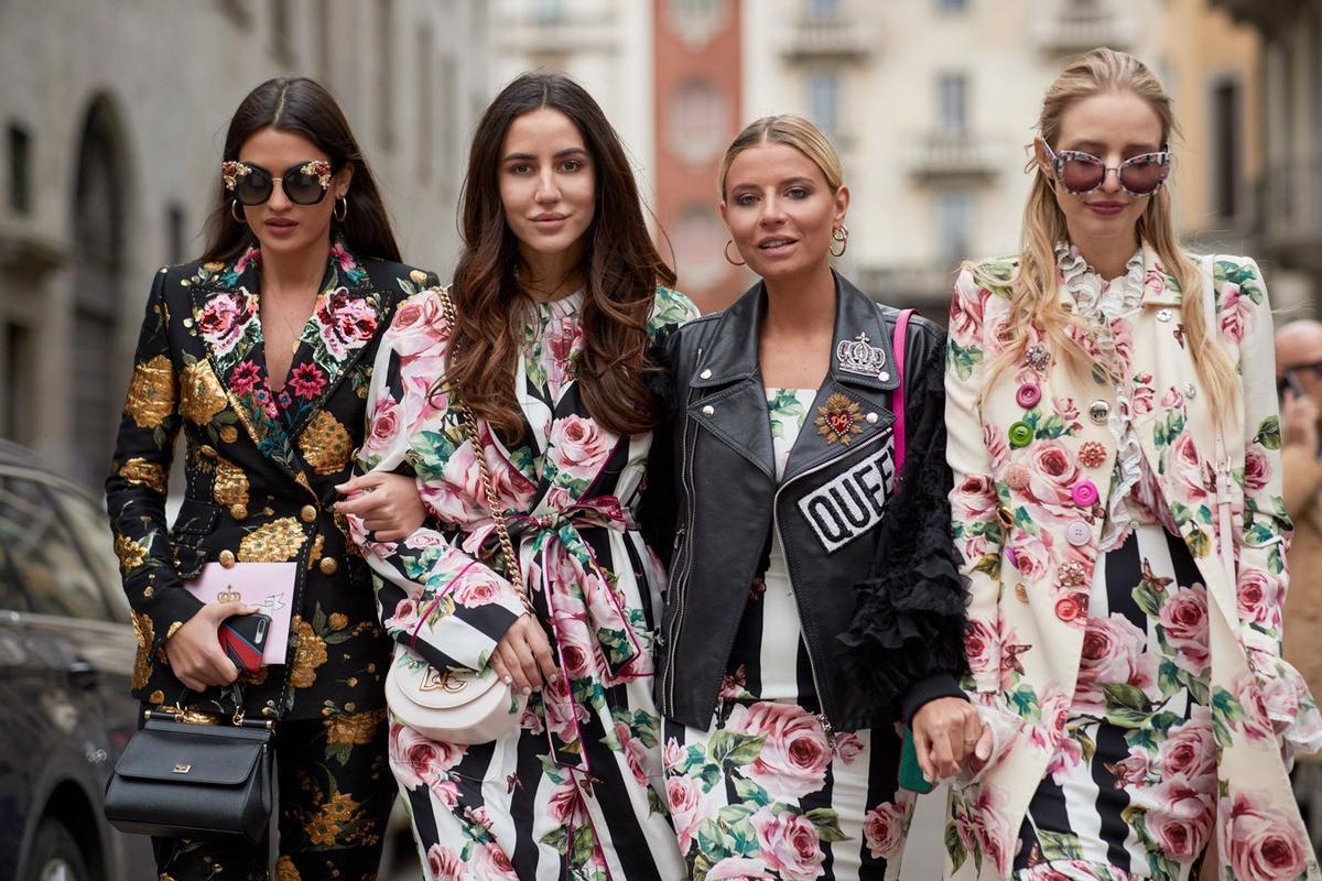 'Twinning' con estampado floral de Dolce &amp; Gabbana el 'street style' de Milán