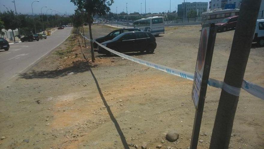 La parcela enfrente del colegio María Teresa León se encuentra señalizada por obras.