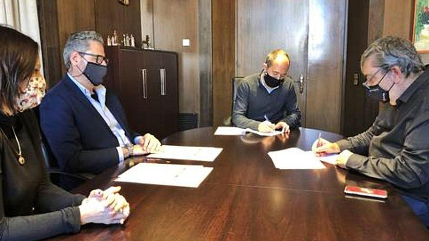 Marc Aloy i Miquel Riera signen el conveni de col·laboració