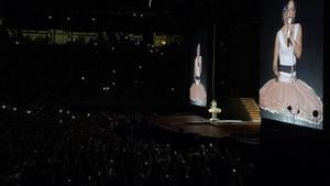 Rosalía puja al cel de la "BCN poderosa" en la tornada a casa