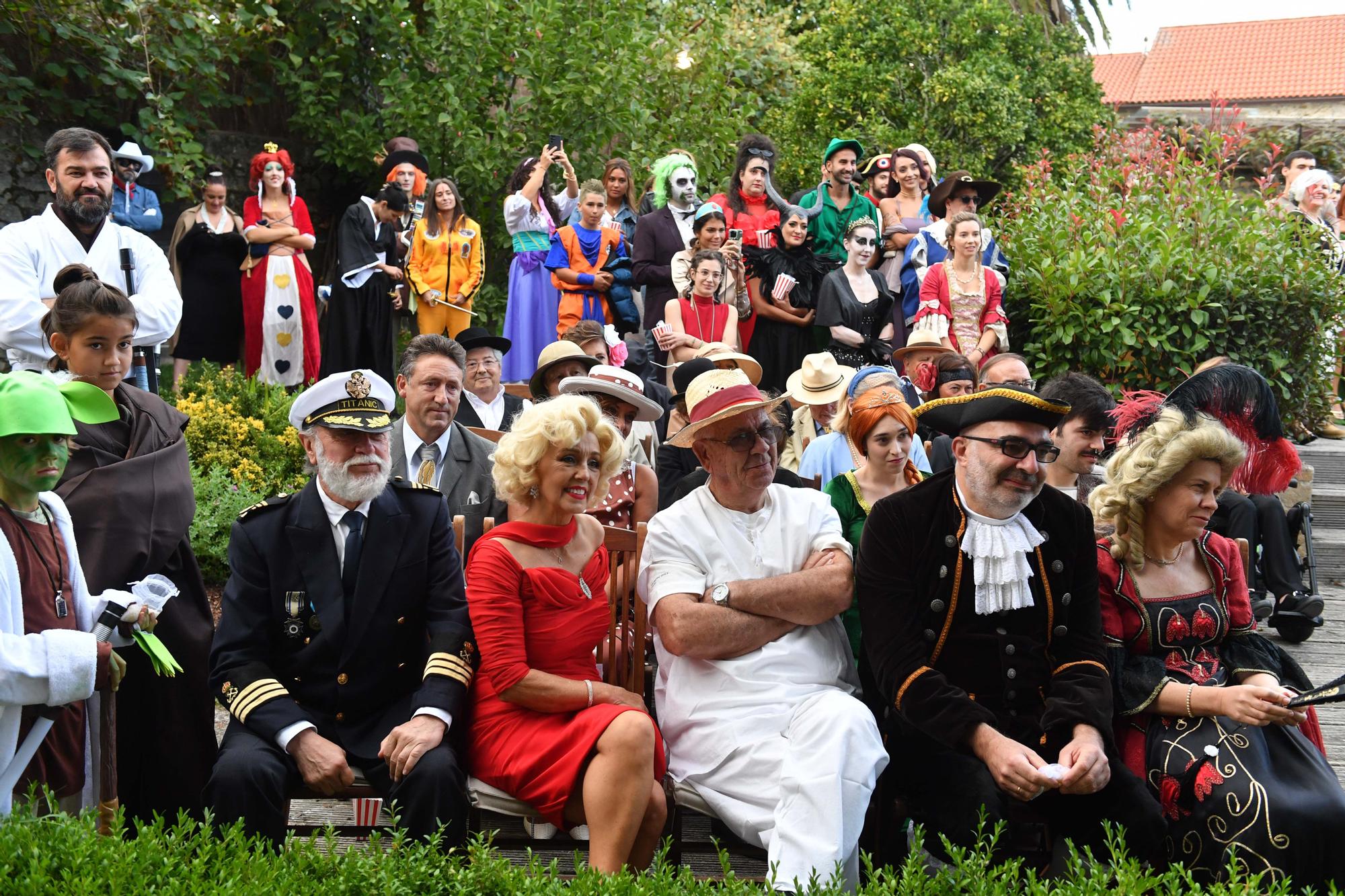 Un ‘sí, quiero’ rodeados de personajes de cine en el pazo de San Fernando 