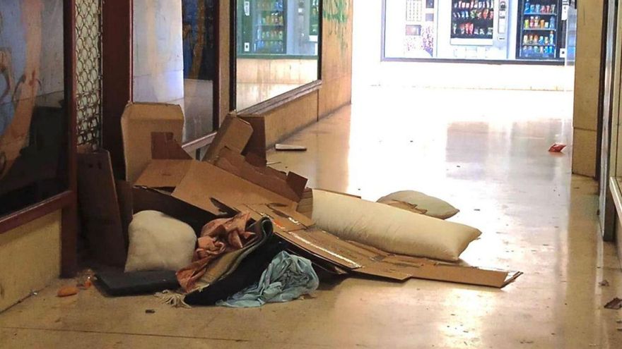 Los desperfectos son evidentes en los pasillos. |  FdV