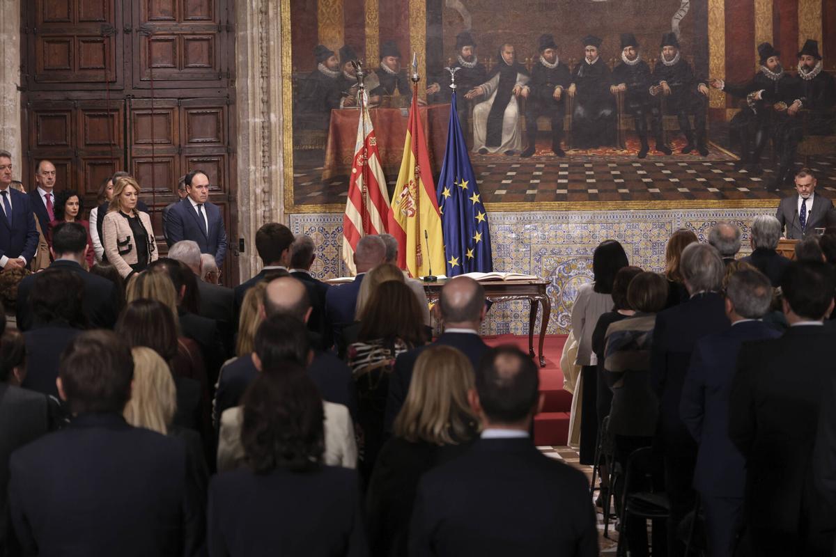 Toma de posesión del Consell tras el nombramiento por parte de Pérez Llorca.