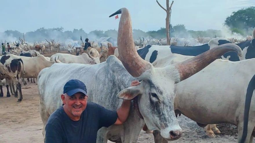 Alberto Campa, aventura con la tribu de los Mundari en Sudán del Sur:  &quot;La vaca ankole-watusi tiene una papel central en su cultura&quot;