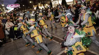 "Los Mazcaraos" se coronan por tercer año seguido en un multitudinario Antroxu en Gijón