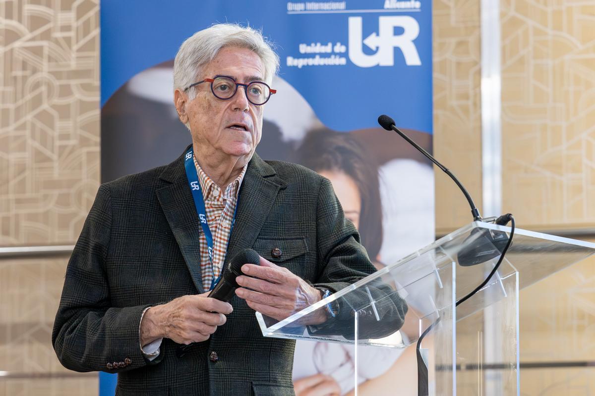 El doctor José Jesús López Gálvez, presidente del Grupo de Unidades de Reproducción UR,