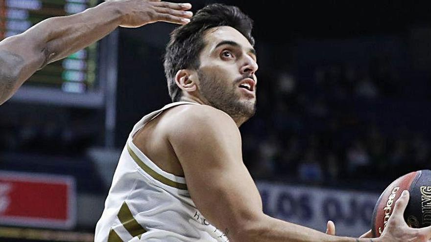 Facundo Campazzo, ante el Burgos.