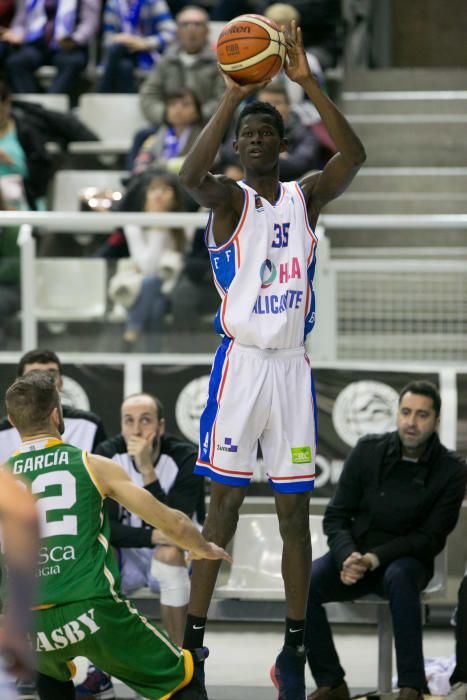 El HLA Alicante vence por 21 puntos al Huesca