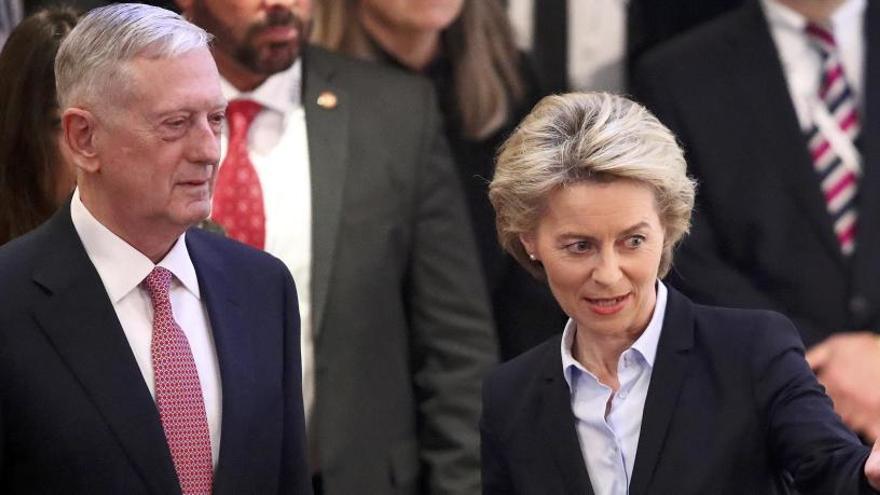 Mattis, con la ministra alemana de Defensa, Ursula von der Leyen.