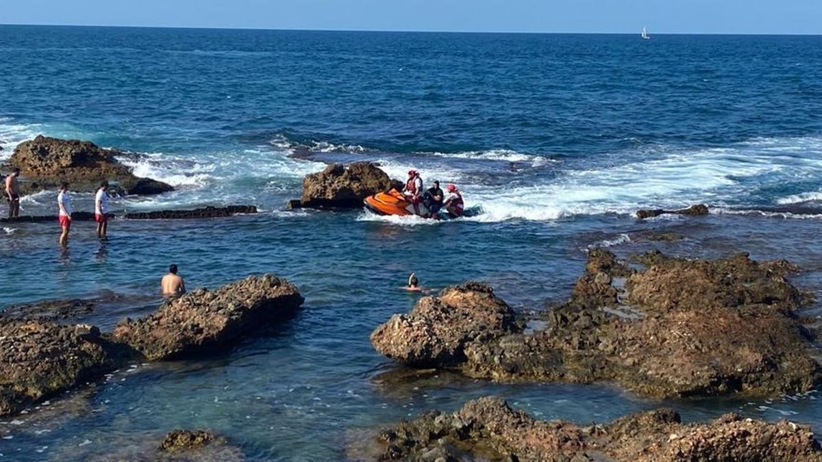 La familia fue trasladada hasta la playa de Les Rotes