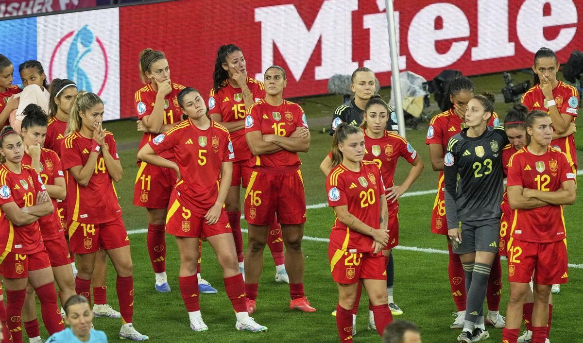 Espanya cau amb agonia contra Anglaterra Espanya cau amb agonia contra Anglaterra