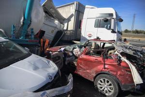 Tres muertos y 18 heridos en 5 accidentes en la A-4, en una zona de niebla en Ciudad Real