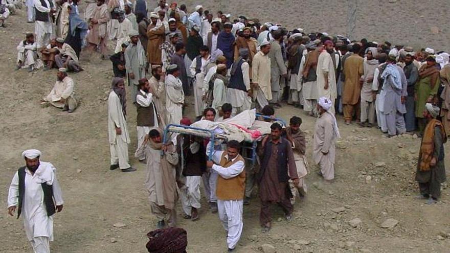 El Ejército paquistaní intensifica las labores de rescate en la zona del seísmo