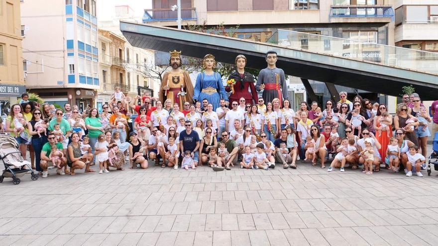 Vila-real erlebt seine Feste von der Wiege an mit einem Treffen von Babys