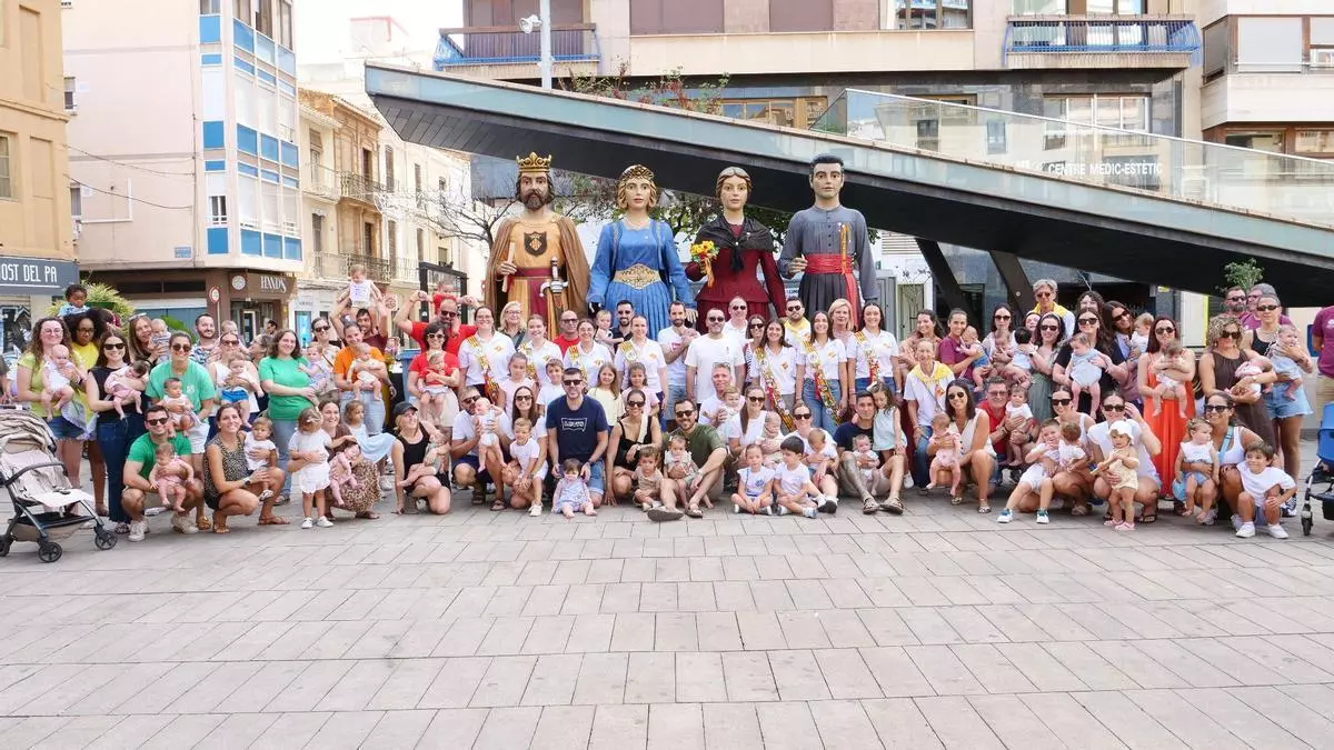 Vila-real vive sus fiestas desde la cuna con una concentración de bebés