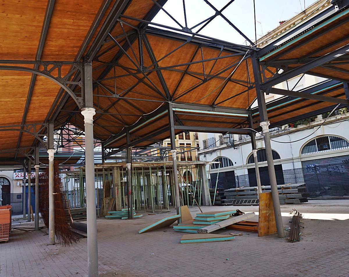 El interior del mercado empieza a mostrar su aspecto final
