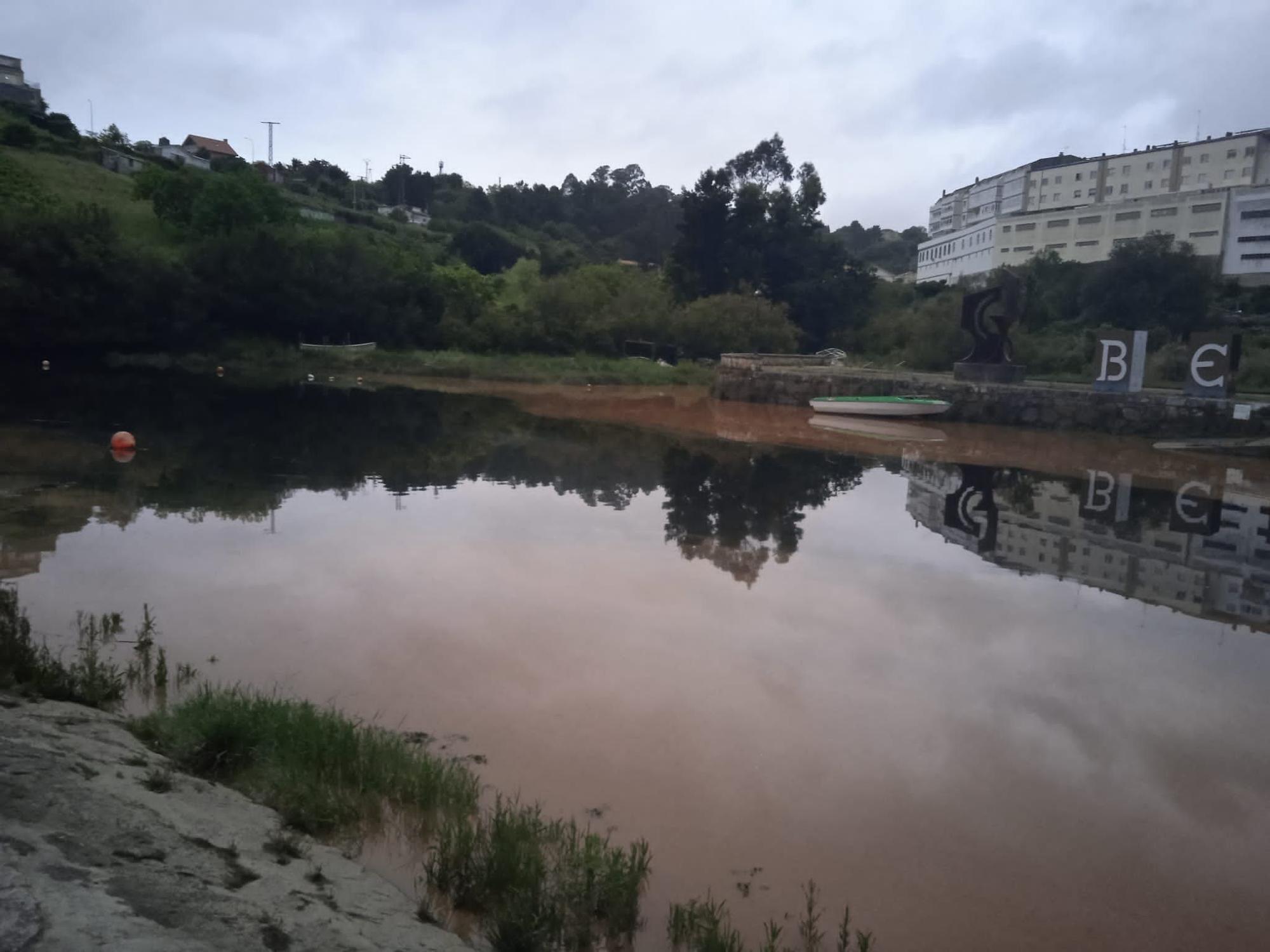 Vertido en Betanzos en la desembocadura del río Pelamios