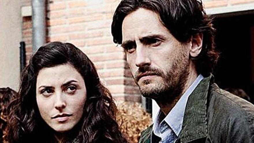 El actor Juan Diego Botto junto a su compañera de reparto, Bárbara Lennie.