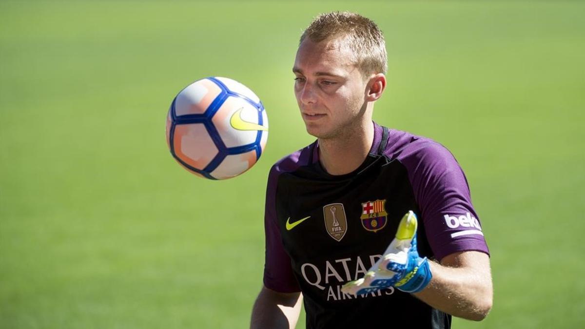 Cillessen, en su presentación como jugador del Barcelona en el Camp Nou.