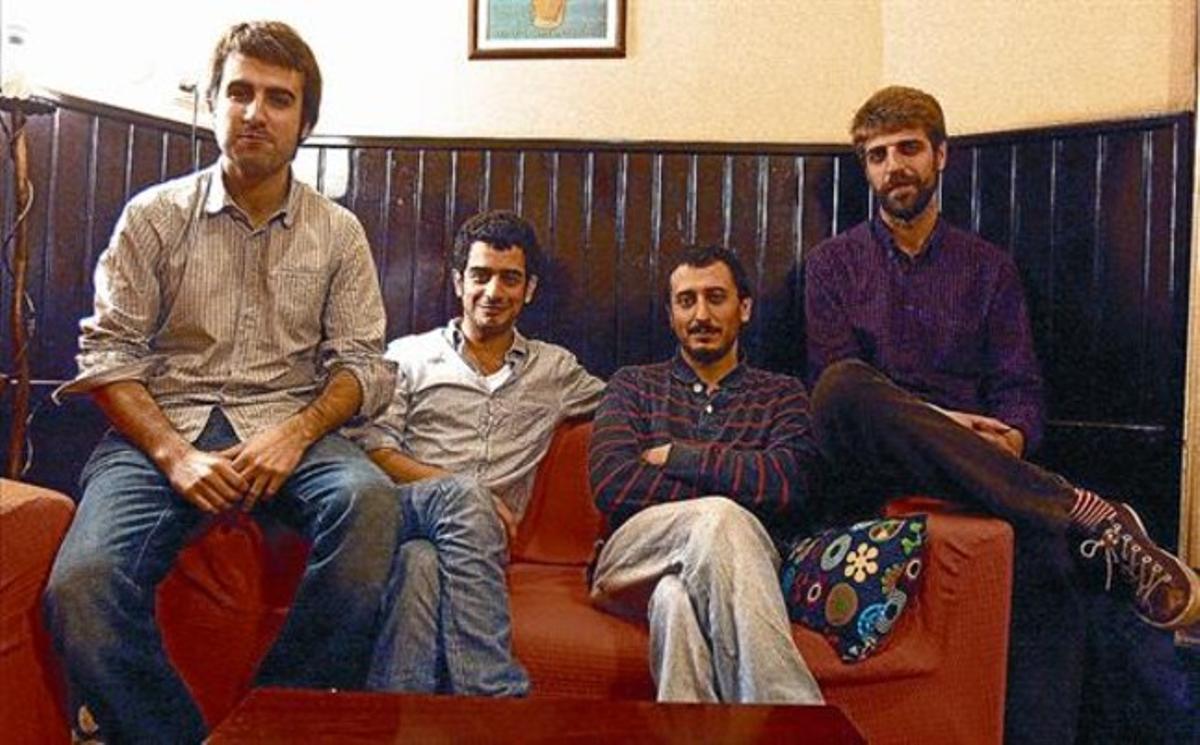 Els quatre integrants de Manel (d’esquerra a dreta, Martí Maymó, Roger Padilla, Arnau Vallvé i Guillem Gisbert), ahir a Barcelona. Els quatre integrants de Manel (d’esquerra a dreta, Martí Maymó, Roger Padilla, Arnau Vallvé i Guillem Gisbert), ahir a Barcelona.