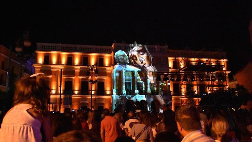 Un audiovisual sobre Badajoz inaugura una Noche en Blanco multitudinaria