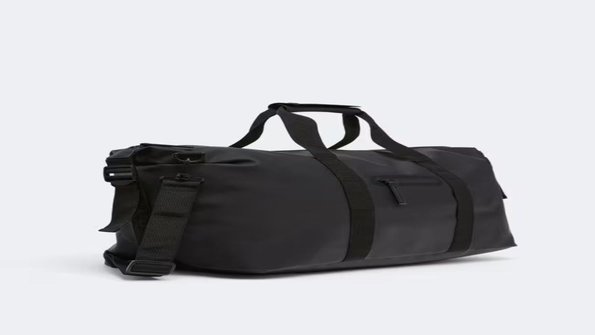 Lefties pone a la venta la mejor bolsa para viajar: es barata y con un diseño muy atractivo