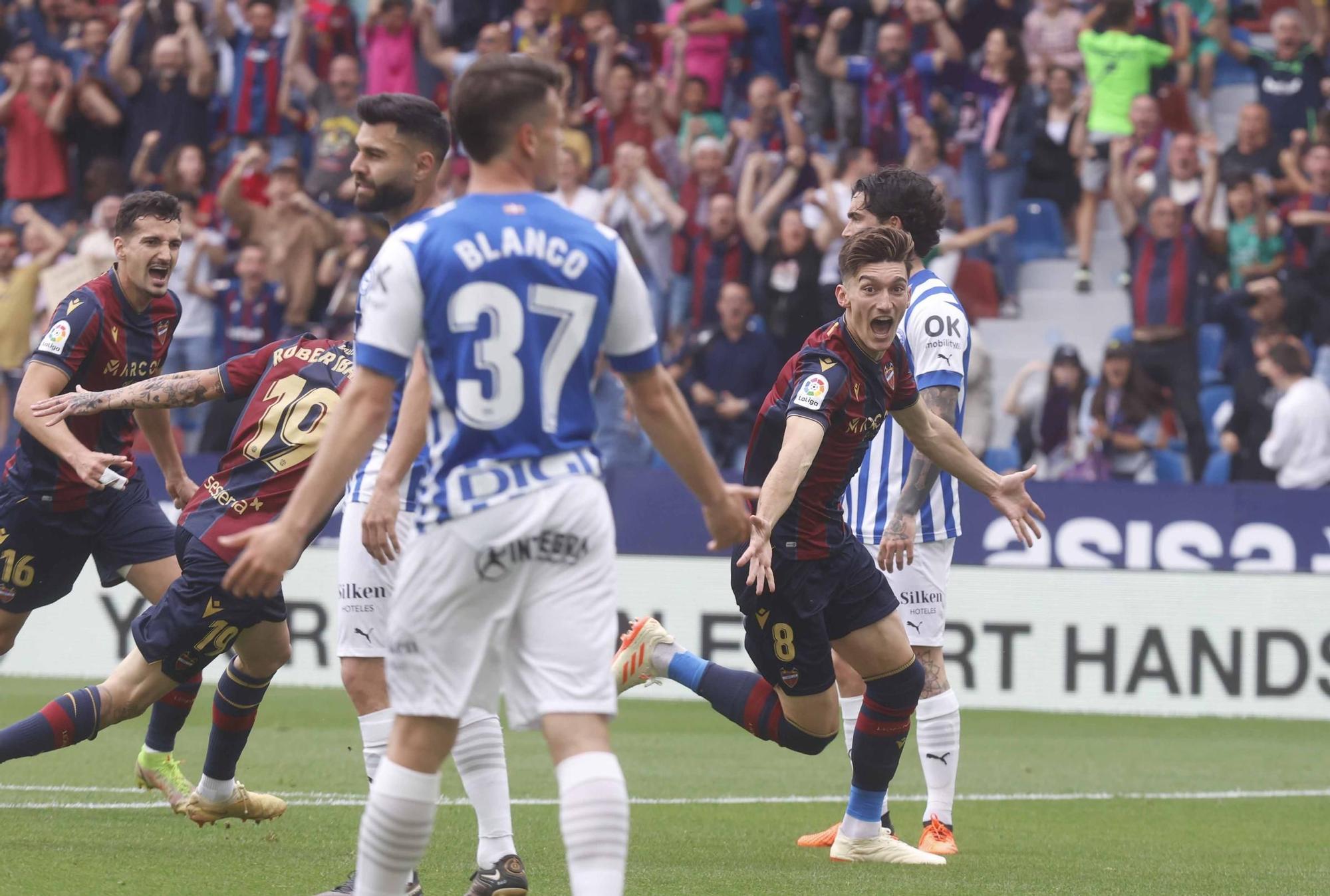 Las mejores imágenes del Levante UD - Deportivo Alavés