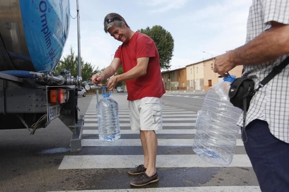 La Bisbal comença a repartir aigua potable amb un camió cisterna