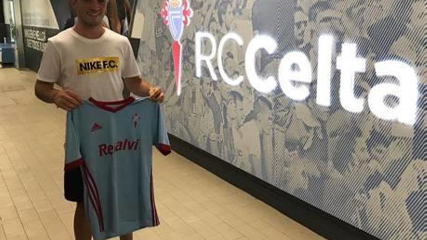 Pablo Guimerà ya posa como jugador del juvenil del Celta.