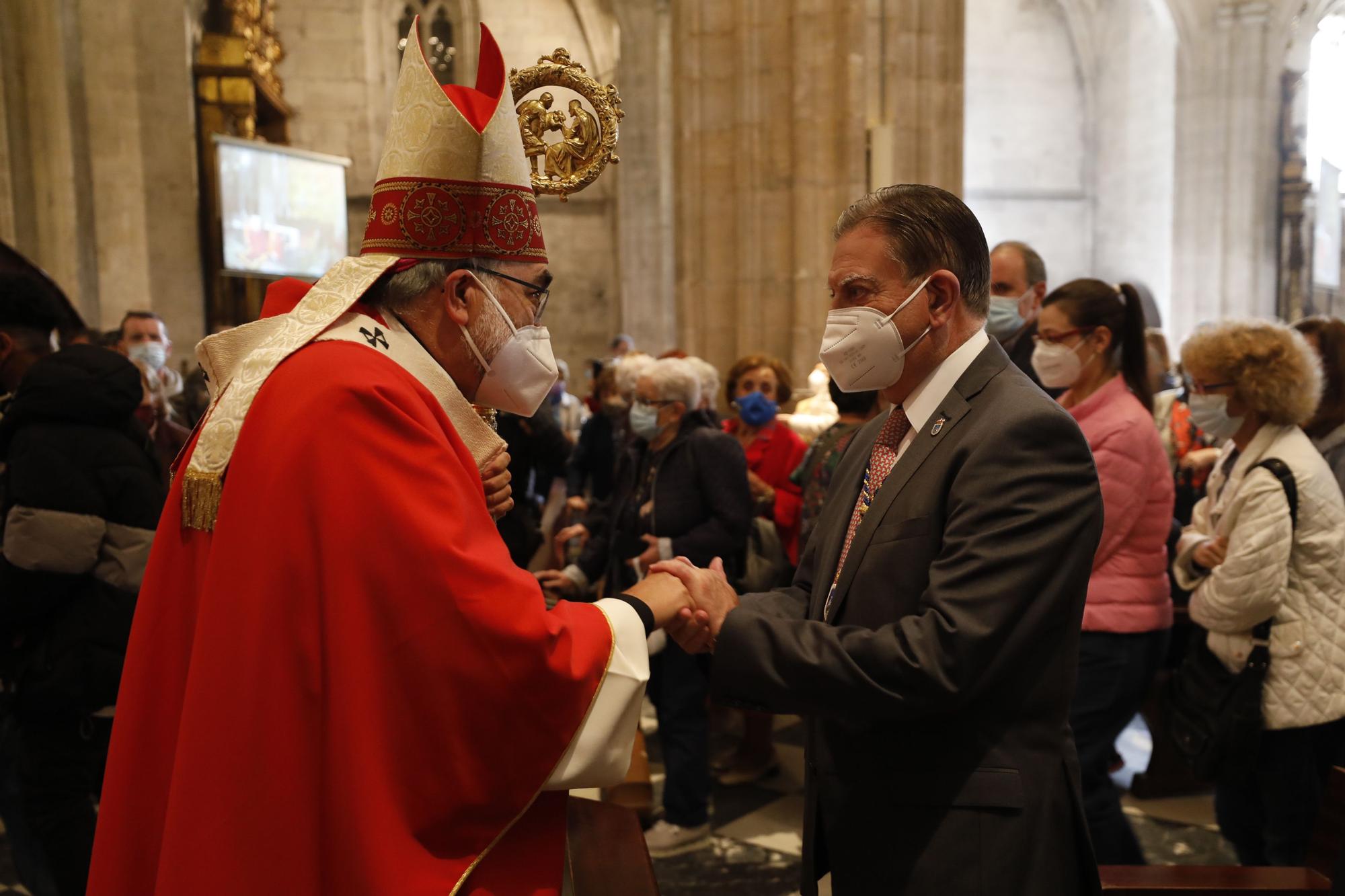 Sancta normalidad: la Catedral de Oviedo cierra el Jubileo con una misa multitudinaria