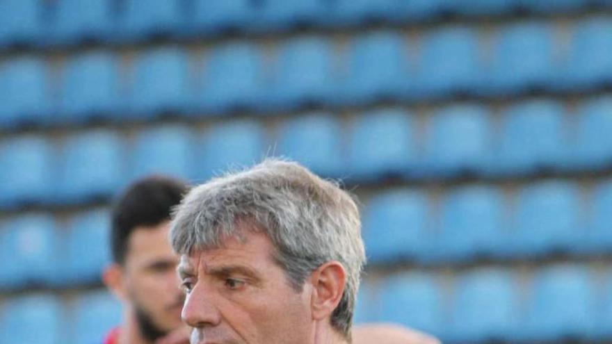 Antonio Dacosta, entrenador de la Unión Deportiva Ourense. // Iñaki Osorio