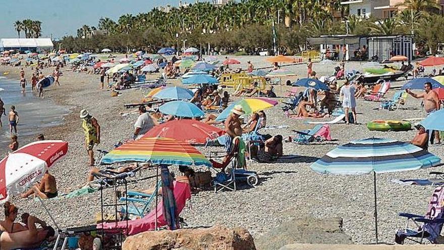 Moncofa declara la guerra al tabaco y hace de sus playas espacios sin humo