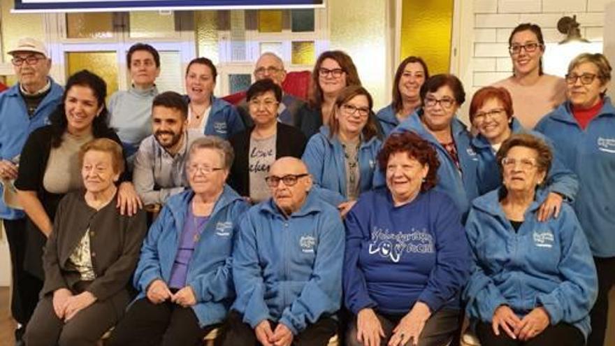 Los voluntarios con el edil Molina durante el acto de agradecimiento.