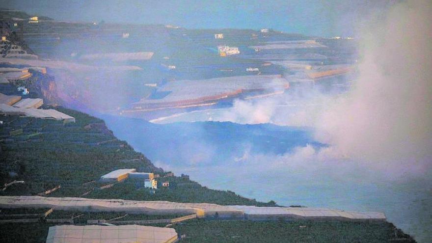 Panorámica aérea del terreno que las coladas le han ganado al mar en el litoral de Tazacorte.