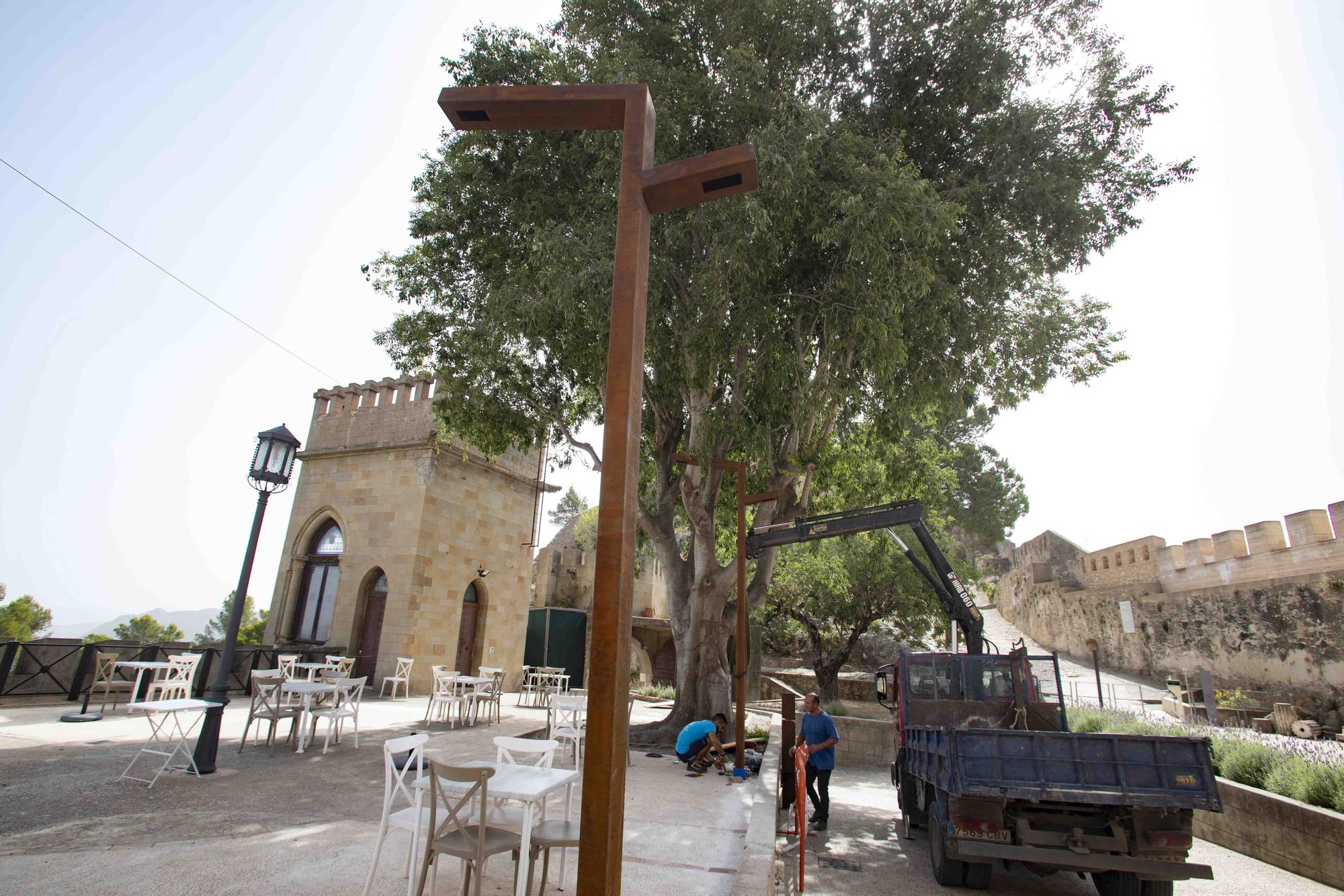 El patio de armas del Castell de Xàtiva estrena nuevo sistema de alumbrado