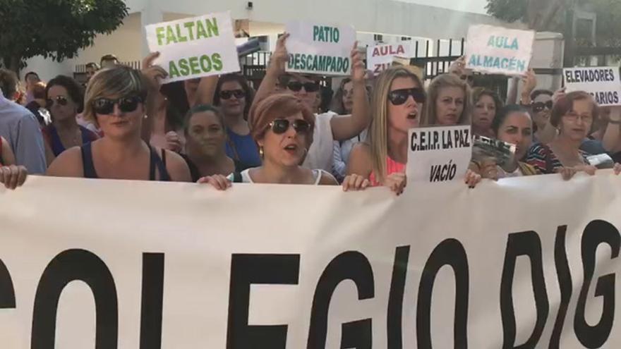 Protesta en el colegio de Villarrubia