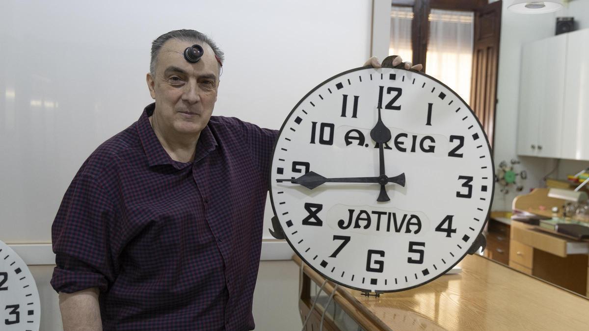 Miguel Bellver, el "artesano" del tiempo de Xàtiva