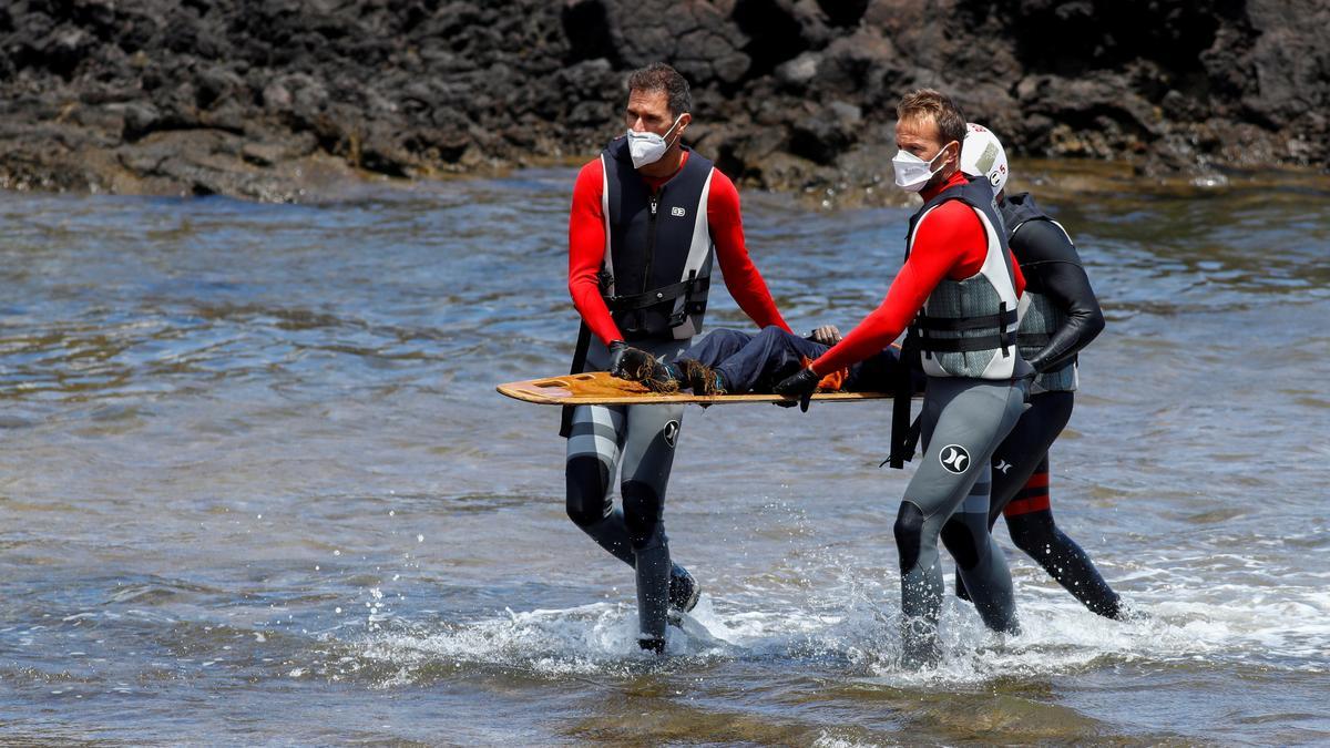 Rescatan a un migrante en las islas de Lanzarote.