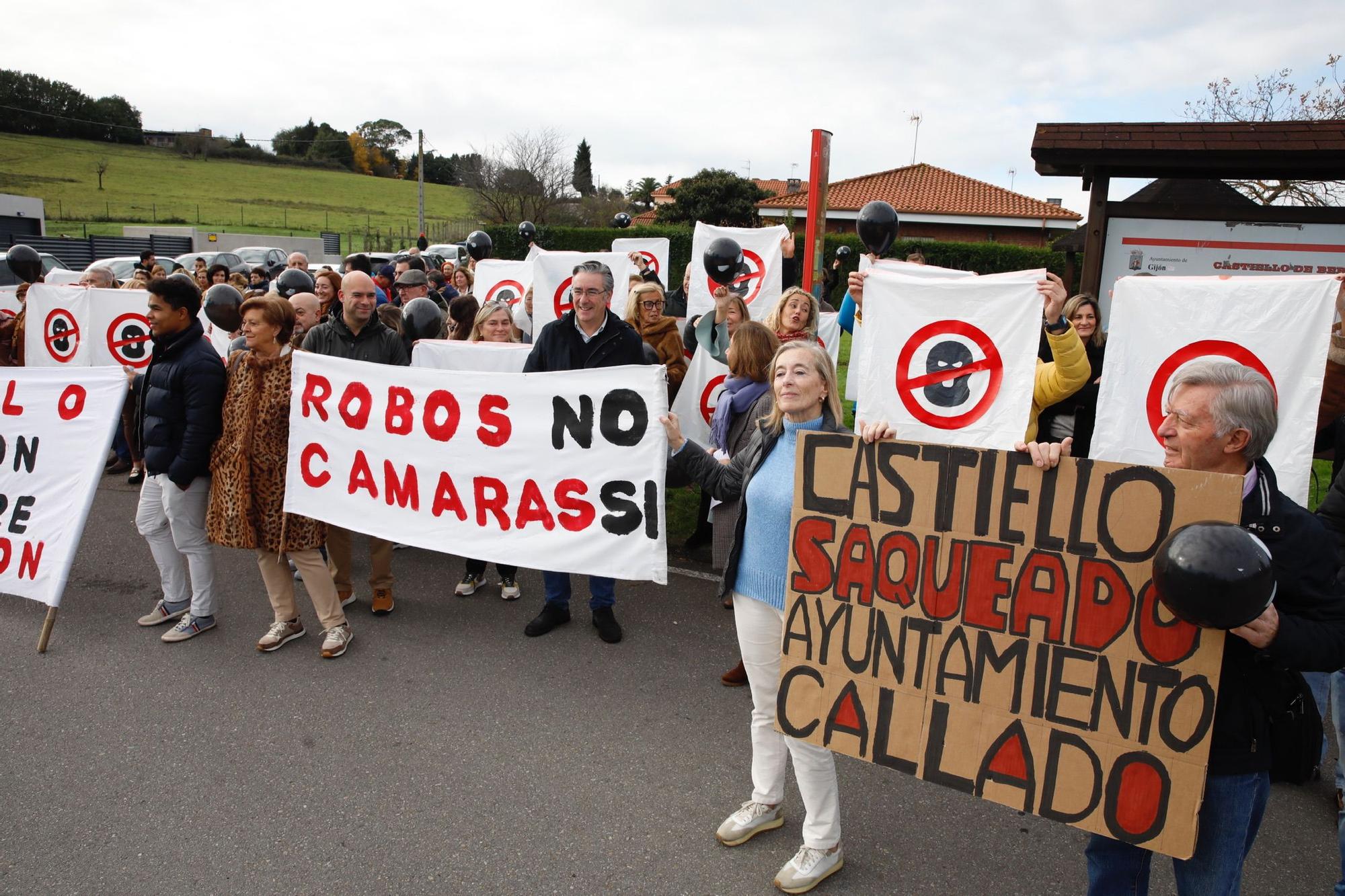 Concentración de los vecinos de Castiello por la oleada de robos