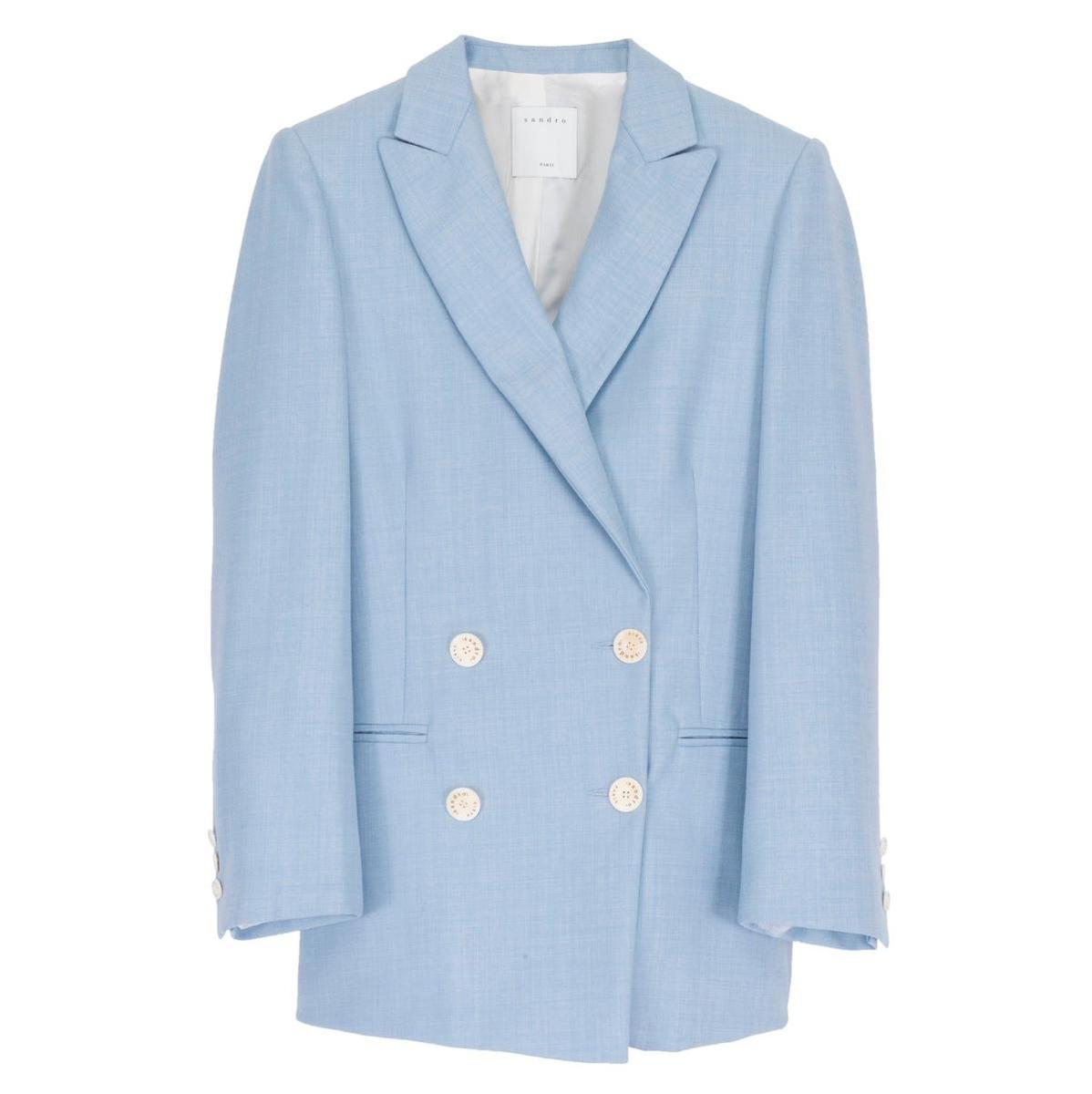 Chaqueta de sastre azul cielo de Sandro. (Precio: 325 euros)