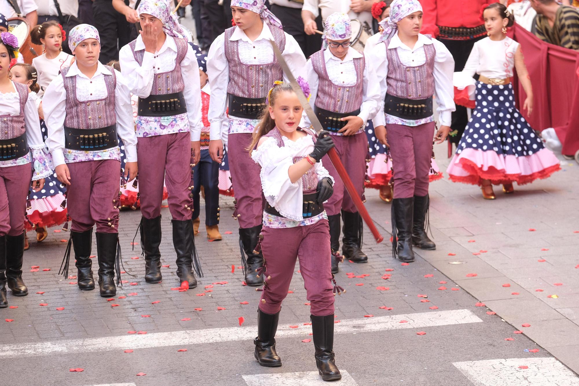 Genios y tesoros en el Desfile Infantil de Elda