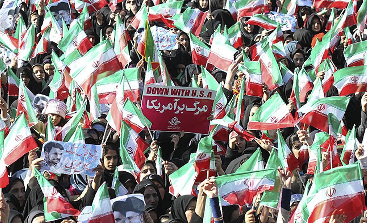 Dones iranianes en una manifestació a favor del president iranià Mahmud Ahmadinejad a Ilam, al sud-oest de Teheran.